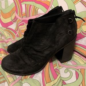 Boutique Q black Italian leather ankle boots